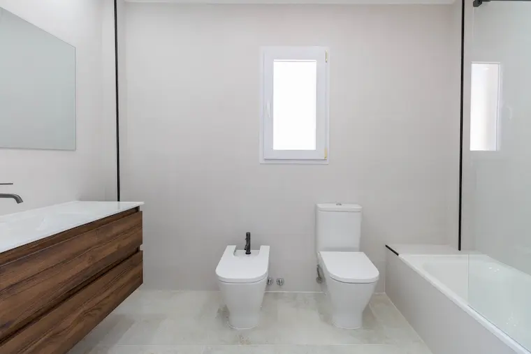Instalación de sanitarios en baño Valencia