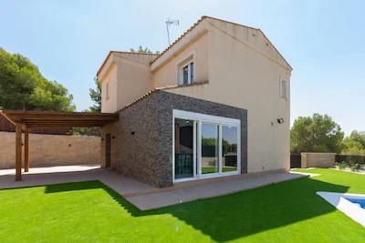 Chalet de obra nueva de dos plantas en Paterna