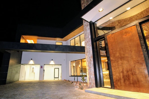 Reforma integral de chalet realizada por Grupo Invercom en L'Eliana